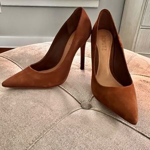 Schutz tan heels 5.5 NEW